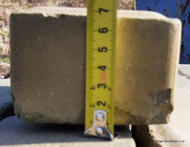 Dlažba betonová žlutá rozměry viz fotografie (Dlazba betonova zluta presne rozmery Viz fotografie asi 120 kusu (4).jpg)